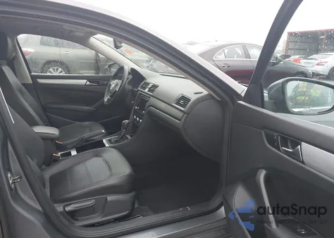 2012 Volkswagen Passat 2.5L Se z USA, uszkodzony, nr VIN 1VWBH7A38CC027224